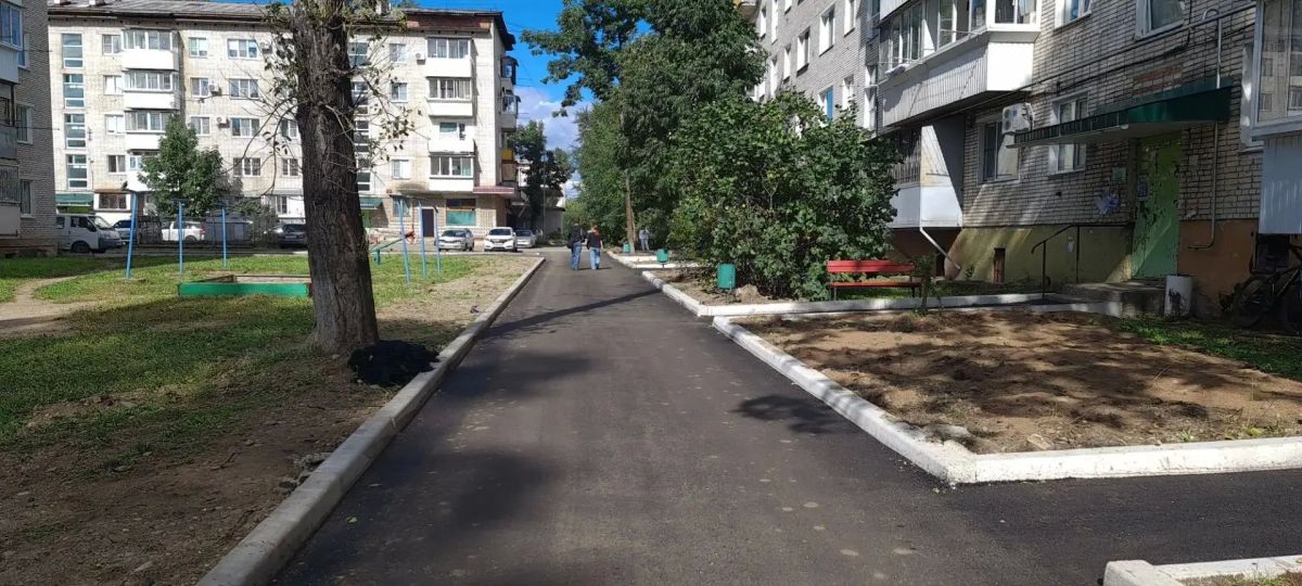Продолжаем приводить в порядок междворовые проезды в городе Продолжаем приводить в порядок междворовые проезды в городе