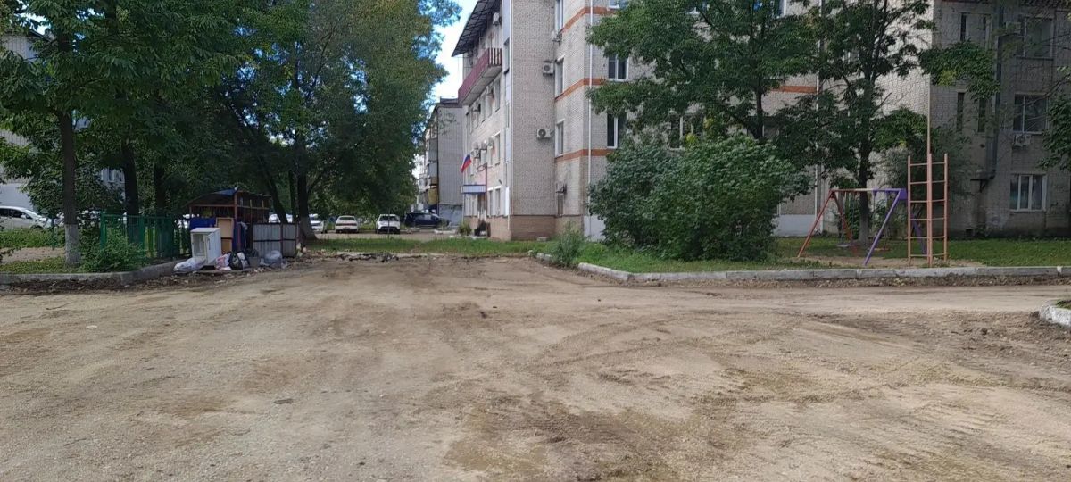 Продолжаем приводить в порядок междворовые проезды в городе Продолжаем приводить в порядок междворовые проезды в городе