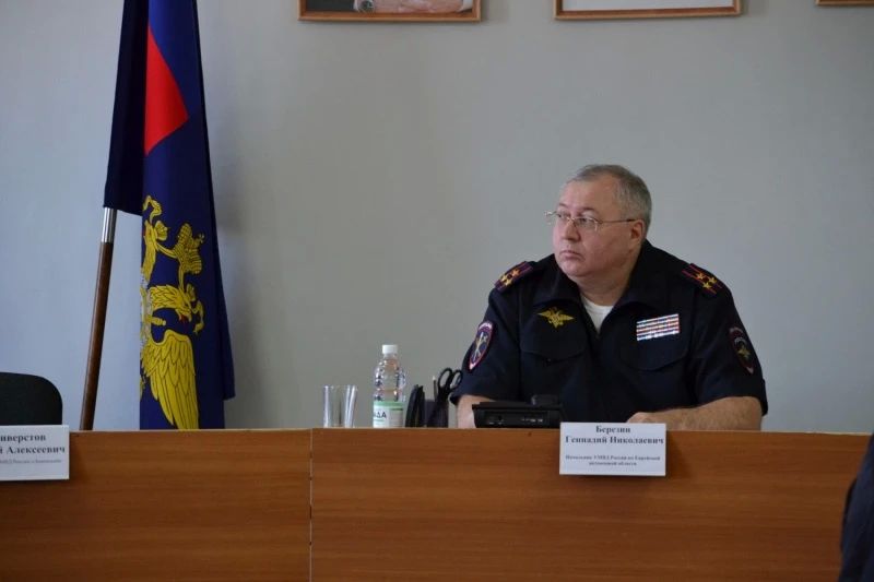 Начальник УМВД России по ЕАО Геннадий Березин совершил выезд в Межмуниципальный отдел МВД России «Ленинский» и районное отделение полиции в селе Амурзет Начальник УМВД России по ЕАО Геннадий Березин совершил выезд в Межмуниципальный отдел МВД России «Ленинский» и районное отделение полиции в селе Амурзет