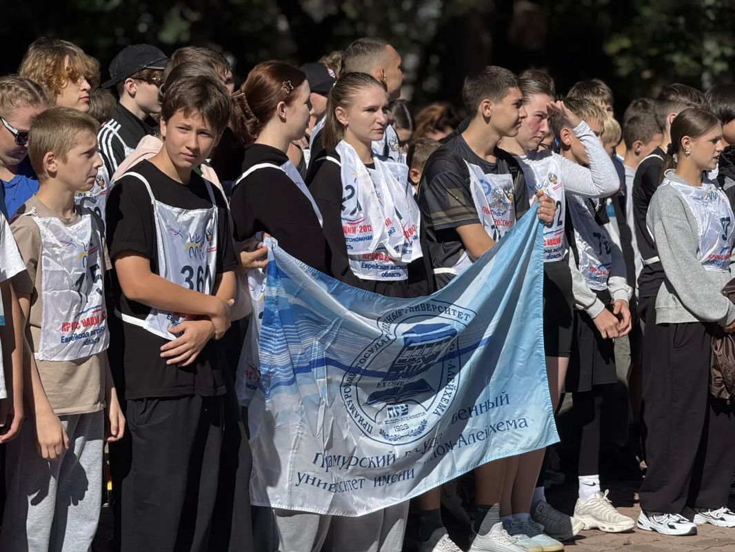Свыше 300 жителей автономии вышли на старт Всероссийского дня бега «Кросс нации» в Биробиджане Свыше 300 жителей автономии вышли на старт Всероссийского дня бега «Кросс нации» в Биробиджане