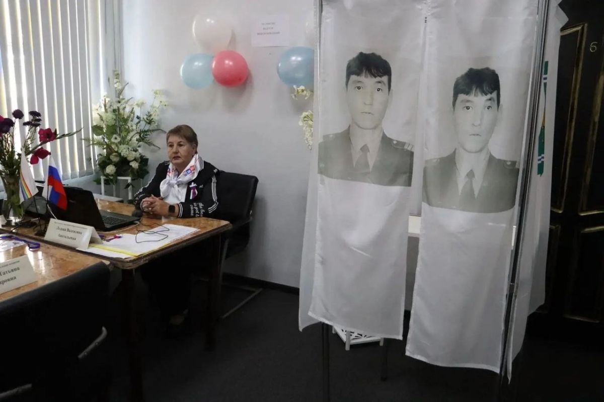 В минувшую субботу в Облучье открыли именной избирательный участок № 94 имени Виктора Садретдинова В минувшую субботу в Облучье открыли именной избирательный участок № 94 имени Виктора Садретдинова