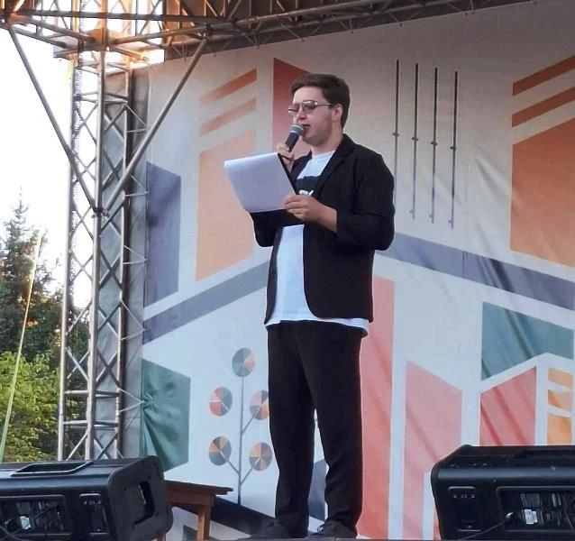 Рош а-Шана в Биробиджане: праздник, который согрел сердца! В субботу город окунулся в особую атмосферу: арт-проект «Вечерний Биробиджан» был посвящён еврейскому Новому году Рош а-Шана Рош а-Шана в Биробиджане: праздник, который согрел сердца! В субботу город окунулся в особую атмосферу: арт-проект «Вечерний Биробиджан» был посвящён еврейскому Новому году Рош а-Шана