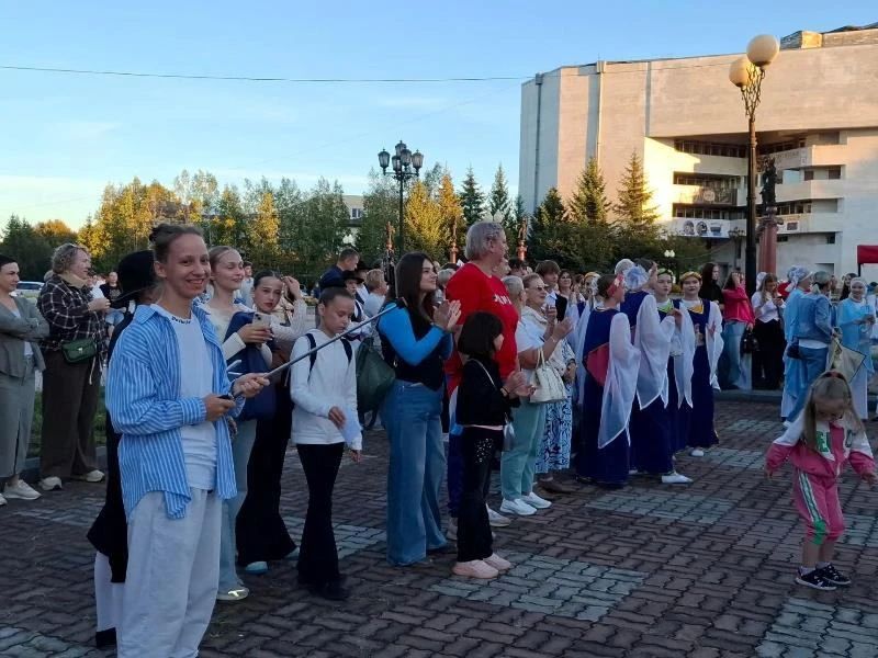 Рош а-Шана в Биробиджане: праздник, который согрел сердца! В субботу город окунулся в особую атмосферу: арт-проект «Вечерний Биробиджан» был посвящён еврейскому Новому году Рош а-Шана Рош а-Шана в Биробиджане: праздник, который согрел сердца! В субботу город окунулся в особую атмосферу: арт-проект «Вечерний Биробиджан» был посвящён еврейскому Новому году Рош а-Шана