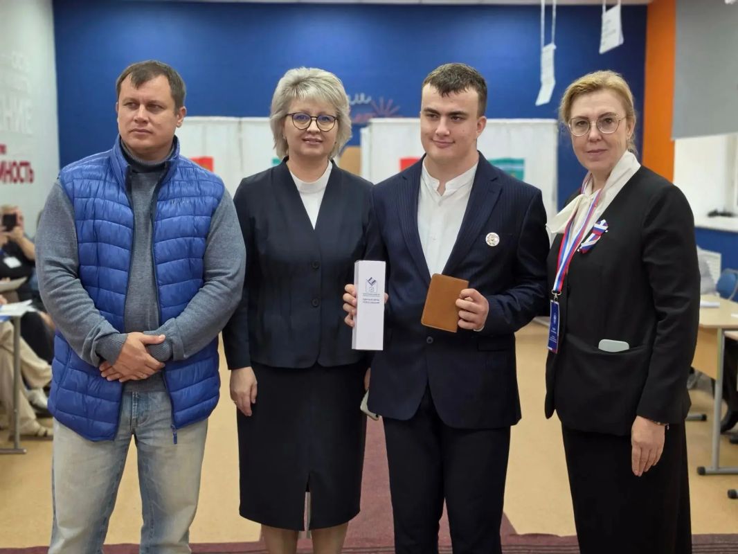 Учитель привел класс на выборы: в центре «Ступени» прошла экскурсия для деток с особенностями Учитель привел класс на выборы: в центре «Ступени» прошла экскурсия для деток с особенностями