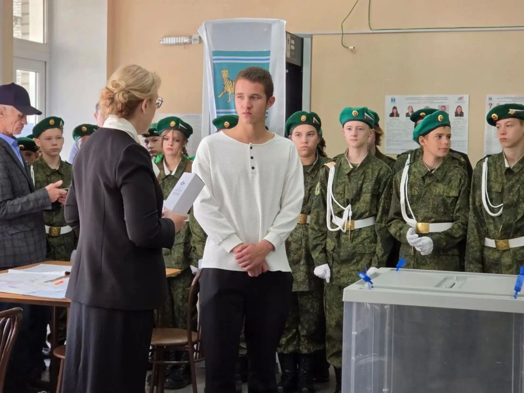 В школе № 4 юные пограничники познакомились с избирательным процессом В школе № 4 юные пограничники познакомились с избирательным процессом