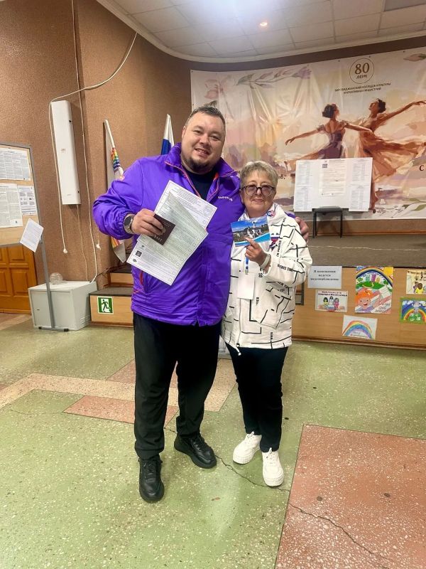 Депутаты Городской Думы голосуют на избирательных участках Биробиджана Депутаты Городской Думы голосуют на избирательных участках Биробиджана