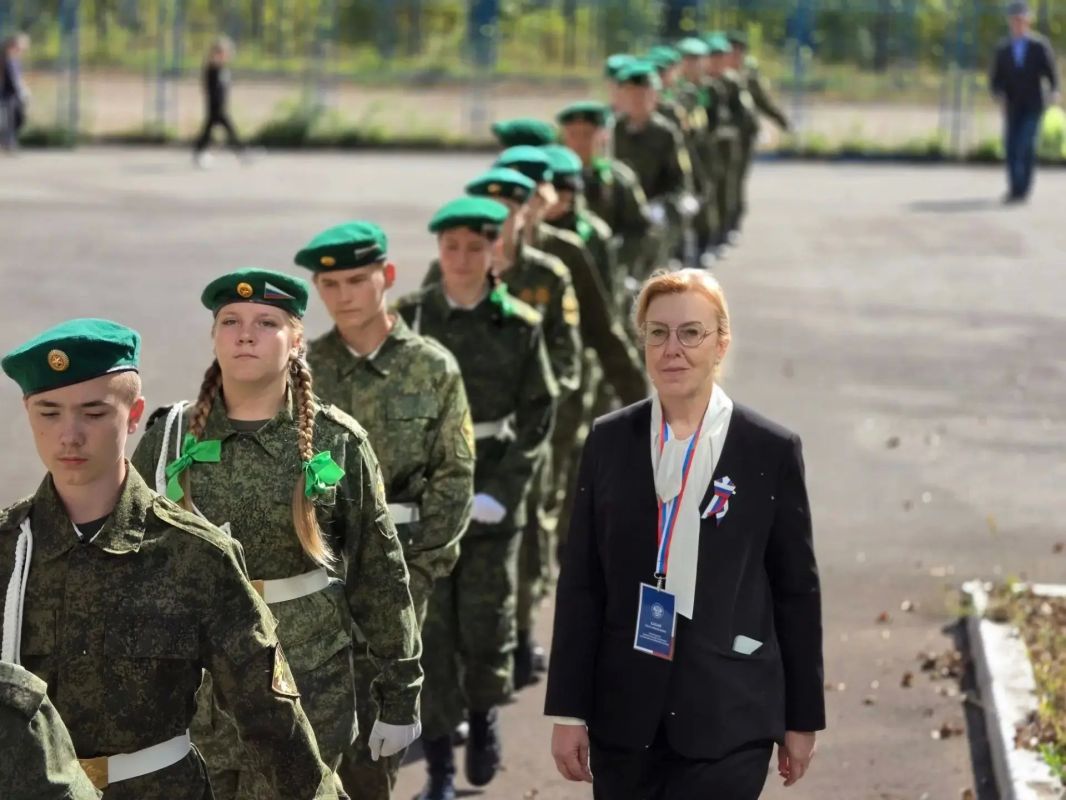 В школе № 4 юные пограничники познакомились с избирательным процессом В школе № 4 юные пограничники познакомились с избирательным процессом