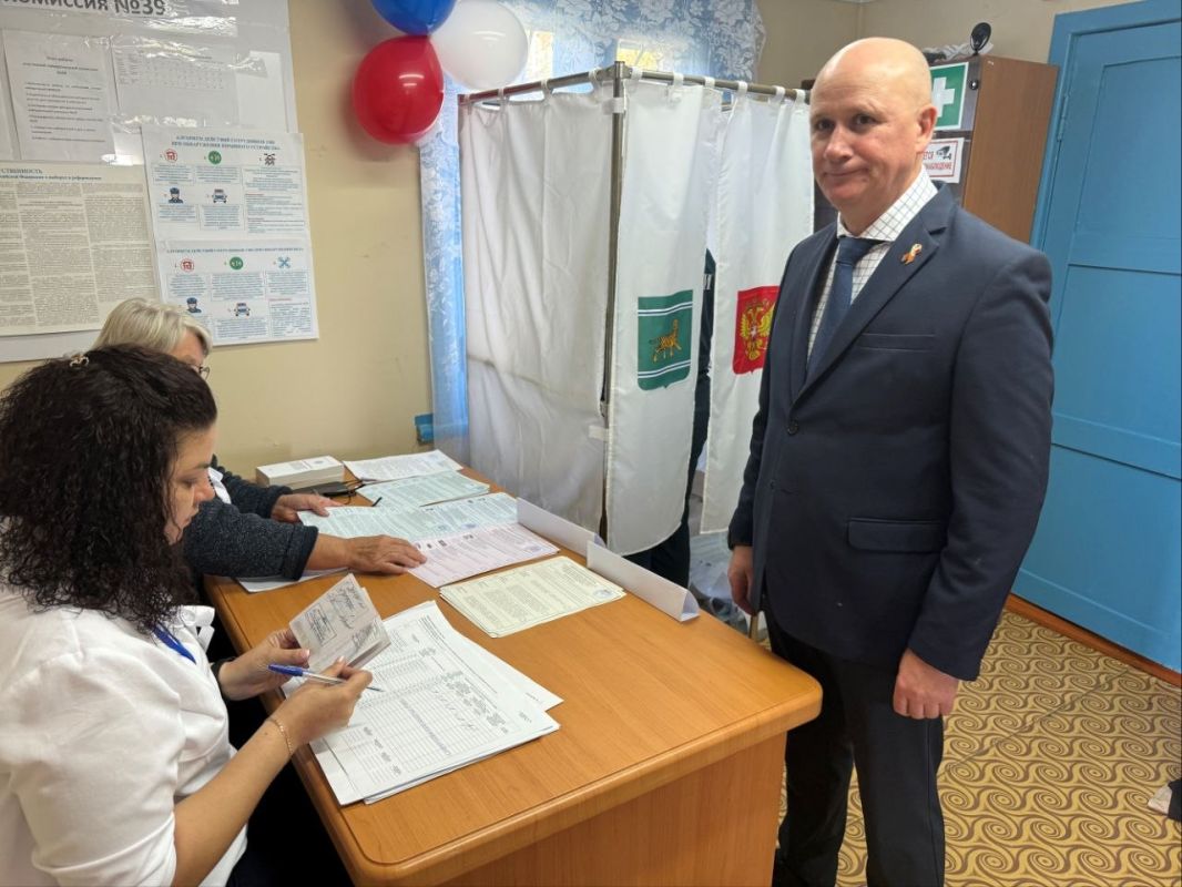 Александр Добровольский: «Строим будущее, как дом: каждый голос – кирпичик в общее дело» Александр Добровольский: «Строим будущее, как дом: каждый голос – кирпичик в общее дело»
