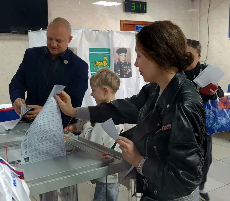 Свой выбор вместе с семьёй сделал председатель городской Думы Сергей Радецкий Свой выбор вместе с семьёй сделал председатель городской Думы Сергей Радецкий