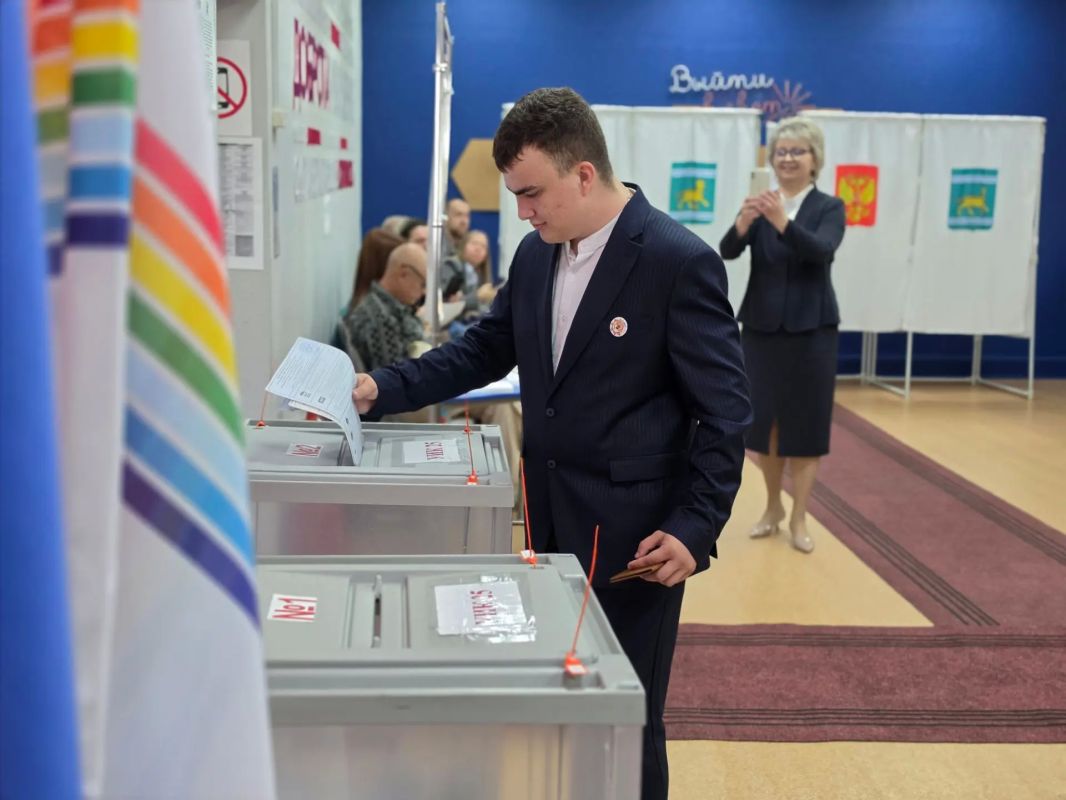 Учитель привел класс на выборы: в центре «Ступени» прошла экскурсия для деток с особенностями Учитель привел класс на выборы: в центре «Ступени» прошла экскурсия для деток с особенностями