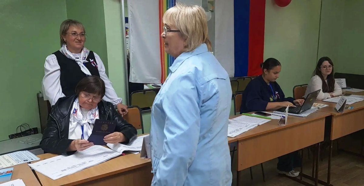 Биробиджан выбирает депутатов Законодательного Собрания ЕАО и Государственной Думы РФ Биробиджан выбирает депутатов Законодательного Собрания ЕАО и Государственной Думы РФ