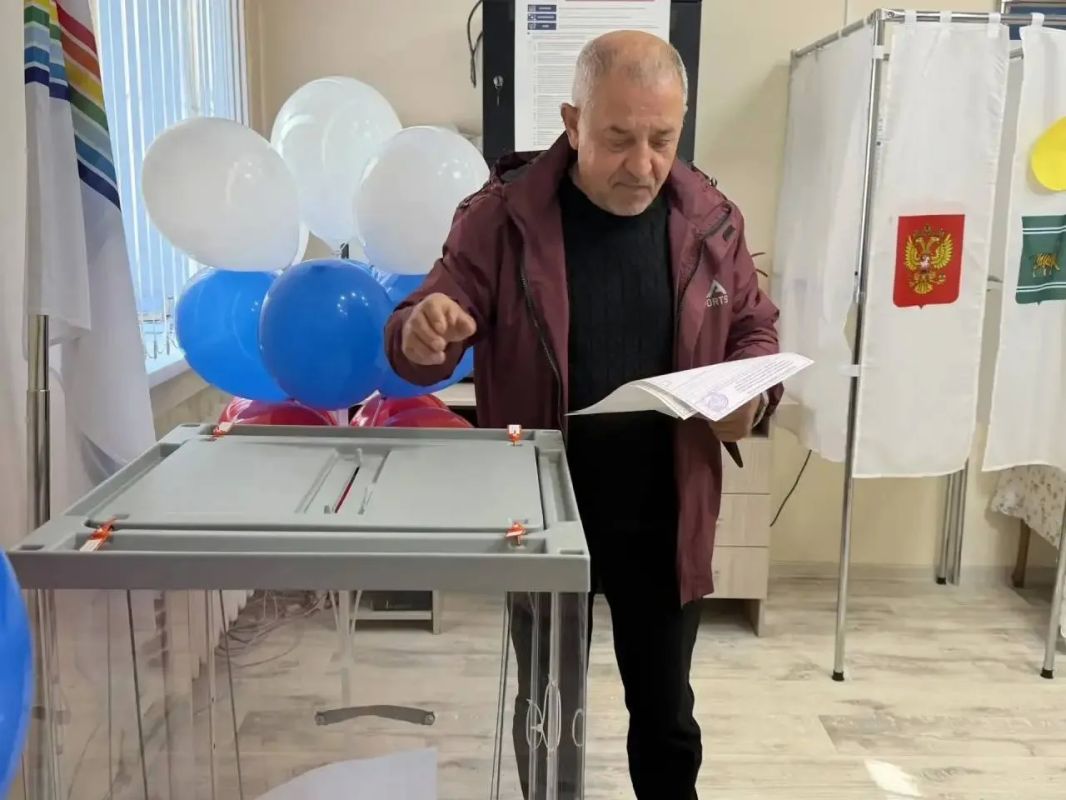 «Выбираем будущее всей великой страны»: Мария Костюк и члены правительства ЕАО проголосовали в первый день выборов «Выбираем будущее всей великой страны»: Мария Костюк и члены правительства ЕАО проголосовали в первый день выборов