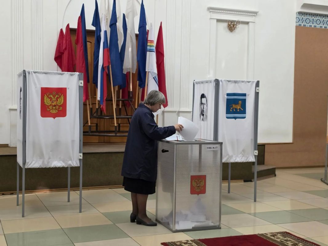 Первые избиратели по всей области пришли на свои участки! Первые избиратели по всей области пришли на свои участки!