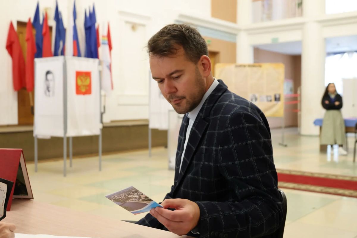 Заместитель председателя правительства ЕАО Евгений Гузман принял участие в голосовании на выборах Заместитель председателя правительства ЕАО Евгений Гузман принял участие в голосовании на выборах