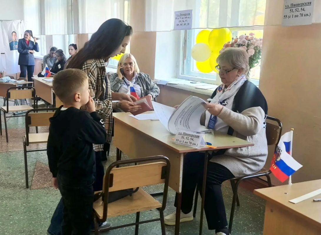 Биробиджан выбирает депутатов Законодательного Собрания ЕАО и Государственной Думы РФ Биробиджан выбирает депутатов Законодательного Собрания ЕАО и Государственной Думы РФ