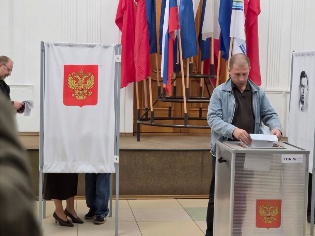 Первые избиратели по всей области пришли на свои участки! Первые избиратели по всей области пришли на свои участки!