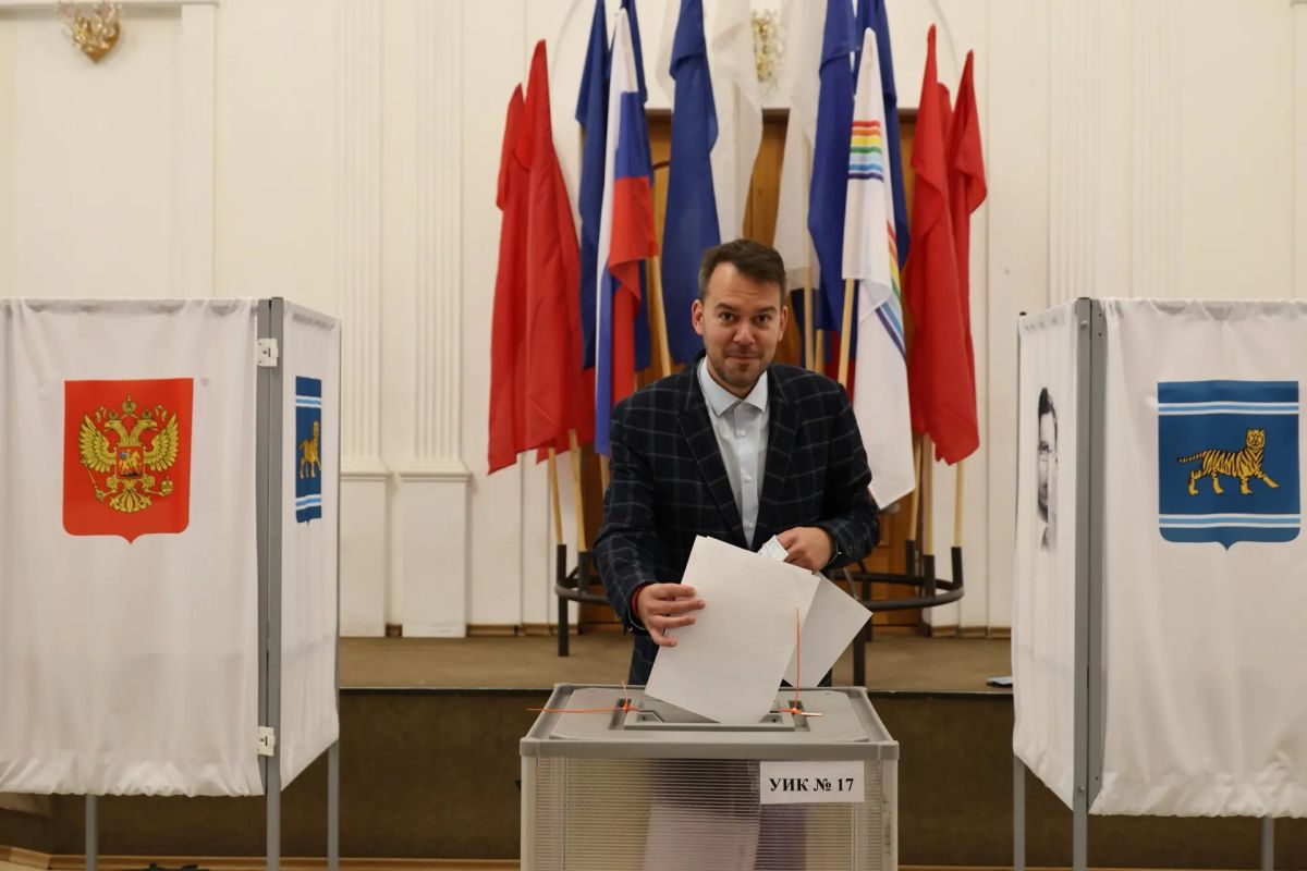 Заместитель председателя правительства ЕАО Евгений Гузман принял участие в голосовании на выборах Заместитель председателя правительства ЕАО Евгений Гузман принял участие в голосовании на выборах