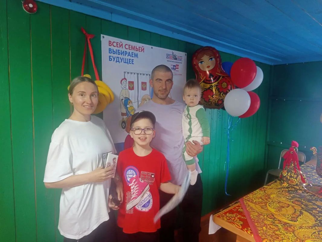 На выборы — всей семьёй!. Жители продолжают в течение дня активно принимать участие в голосовании На выборы — всей семьёй!. Жители продолжают в течение дня активно принимать участие в голосовании