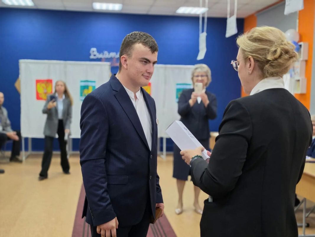 Учитель привел класс на выборы: в центре «Ступени» прошла экскурсия для деток с особенностями Учитель привел класс на выборы: в центре «Ступени» прошла экскурсия для деток с особенностями