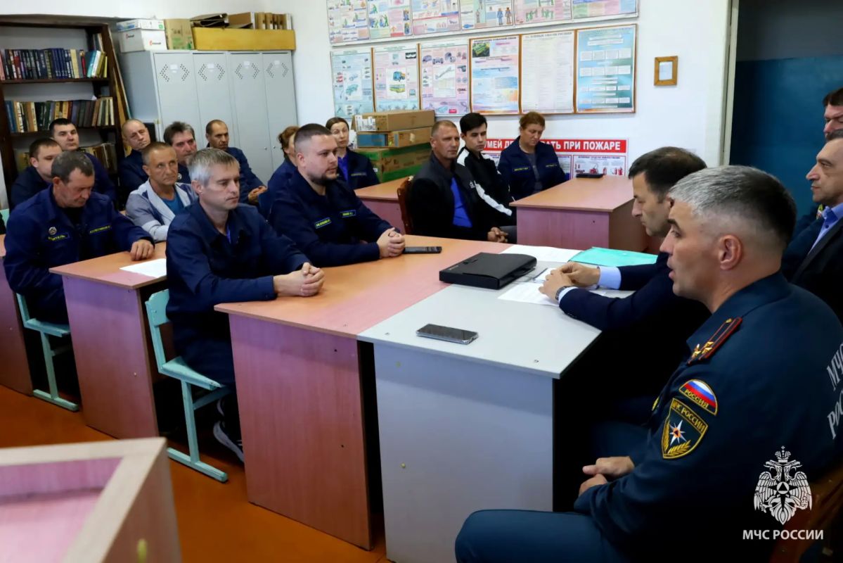 Начальник ГУ МЧС России по ЕАО Иван Копысов побывал на пожарных подразделениях области в с. Ленинске и с. Бирофельд Начальник ГУ МЧС России по ЕАО Иван Копысов побывал на пожарных подразделениях области в с. Ленинске и с. Бирофельд
