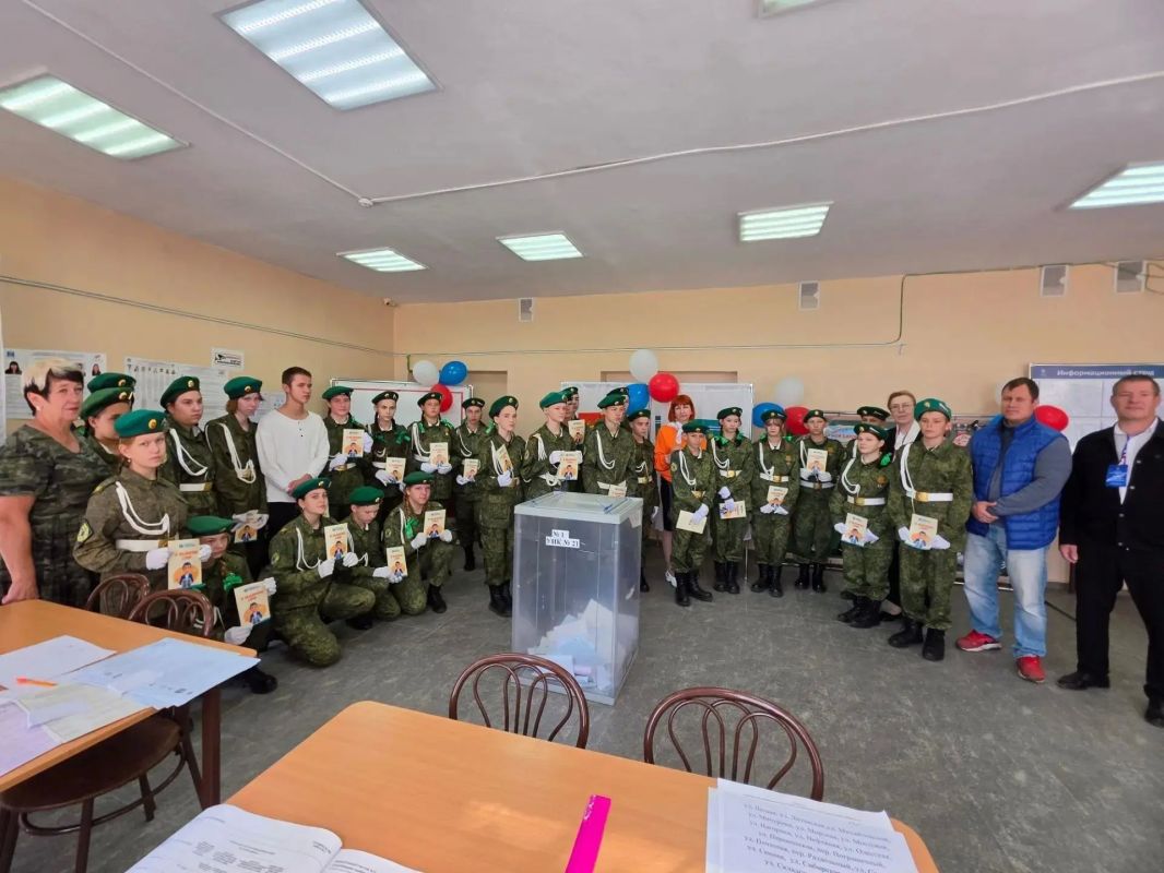 В школе № 4 юные пограничники познакомились с избирательным процессом В школе № 4 юные пограничники познакомились с избирательным процессом