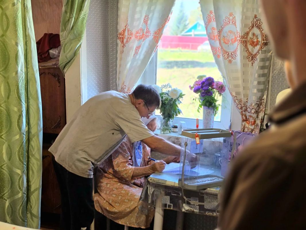 110-летняя Анастасия Батыченко проголосовала на дому: пример для всех поколений 110-летняя Анастасия Батыченко проголосовала на дому: пример для всех поколений