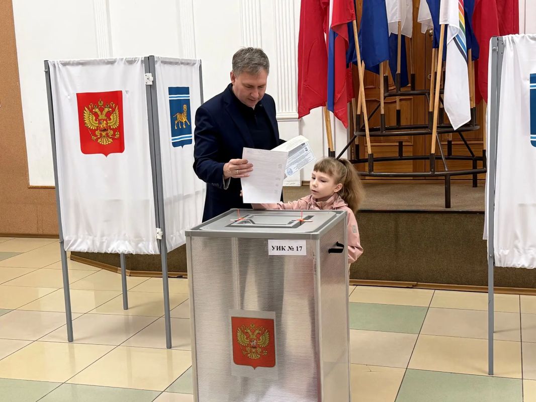Председатель правительства ЕАО Валерий Жуков проголосовал на выборах Председатель правительства ЕАО Валерий Жуков проголосовал на выборах