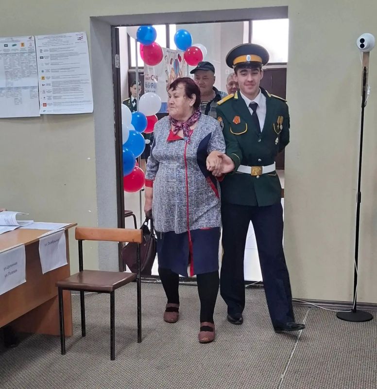 Волонтёры на выборах: помощь рядом Волонтёры на выборах: помощь рядом