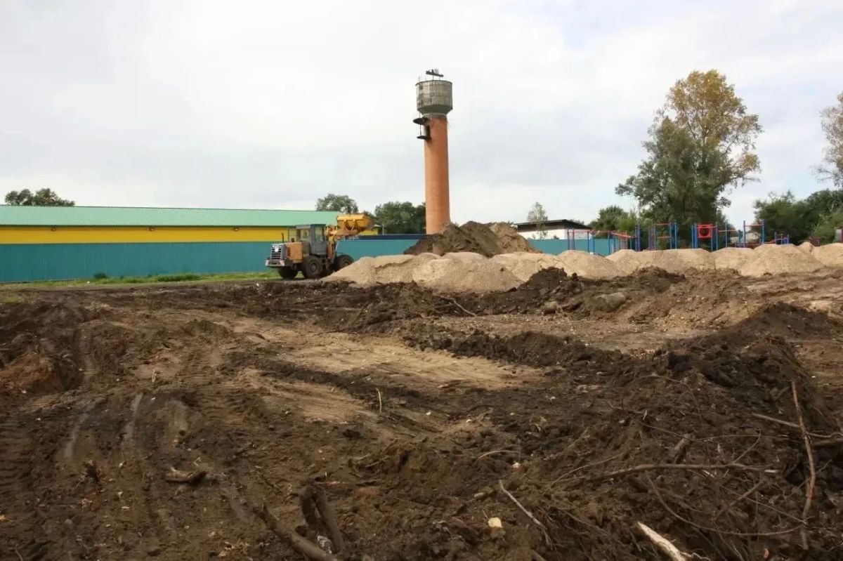 В селе Амурзет ведут подготовку основания под новую многофункциональную спортивную площадку В селе Амурзет ведут подготовку основания под новую многофункциональную спортивную площадку