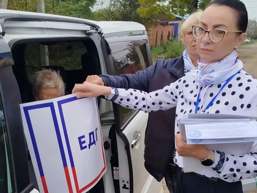 Голосование на дому: члены УИК приезжают к своим землякам, которые не могут прийти сами Голосование на дому: члены УИК приезжают к своим землякам, которые не могут прийти сами