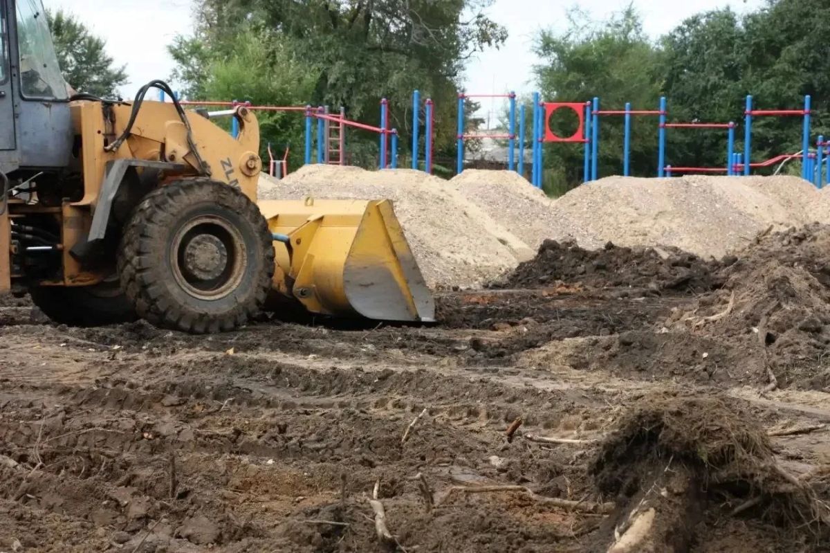 В селе Амурзет ведут подготовку основания под новую многофункциональную спортивную площадку В селе Амурзет ведут подготовку основания под новую многофункциональную спортивную площадку