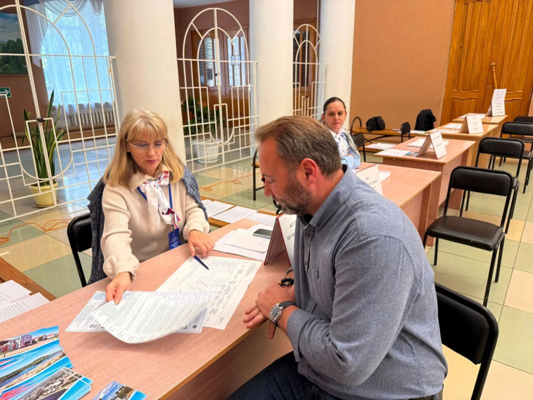 В ЕАО продолжается голосование: лидеры региона и общественники подают пример активной гражданской позиции В ЕАО продолжается голосование: лидеры региона и общественники подают пример активной гражданской позиции