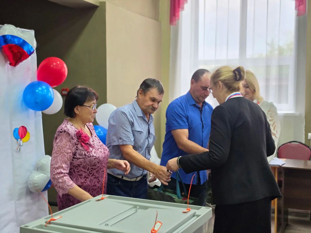 Семья — главная ценность: в селе Биджан поздравили династию Щегловых Семья — главная ценность: в селе Биджан поздравили династию Щегловых