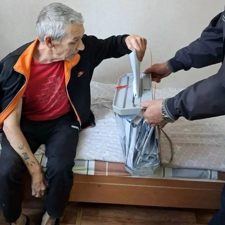 Сотрудники и подопечные социальных учреждений приняли активное участие в выборах депутатов Государственной думы и Законодательного собрания Еврейской автономной области Сотрудники и подопечные социальных учреждений приняли активное участие в выборах депутатов Государственной думы и Законодательного собрания Еврейской автономной области