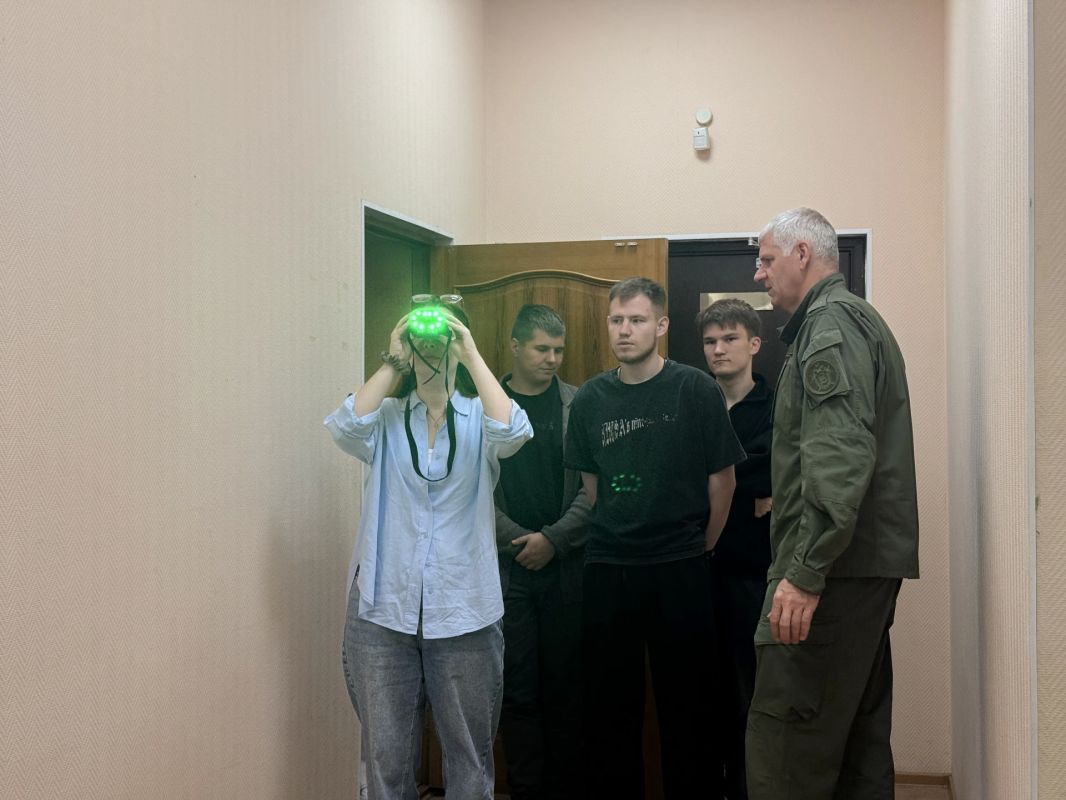 Следователи-криминалисты следственного управления провели учебное занятие со студентами и поделились секретами профессии Следователи-криминалисты следственного управления провели учебное занятие со студентами и поделились секретами профессии