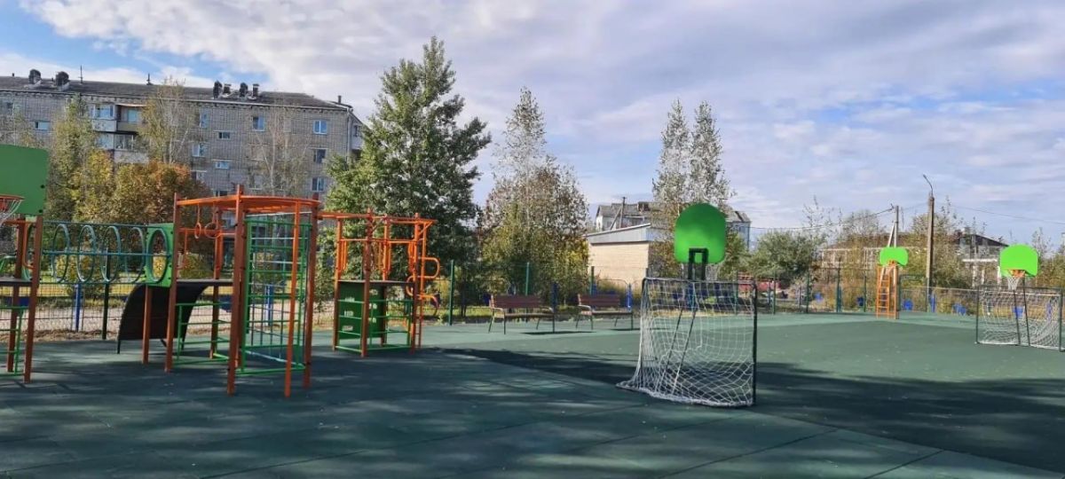 На территории детского сада № 50 в Биробиджане появился современный спорткомплекс На территории детского сада № 50 в Биробиджане появился современный спорткомплекс