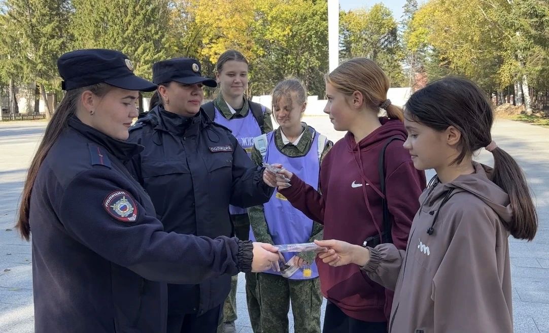 Сотрудники полиции призывают граждан сообщать, где торгуют наркотиками Сотрудники полиции призывают граждан сообщать, где торгуют наркотиками