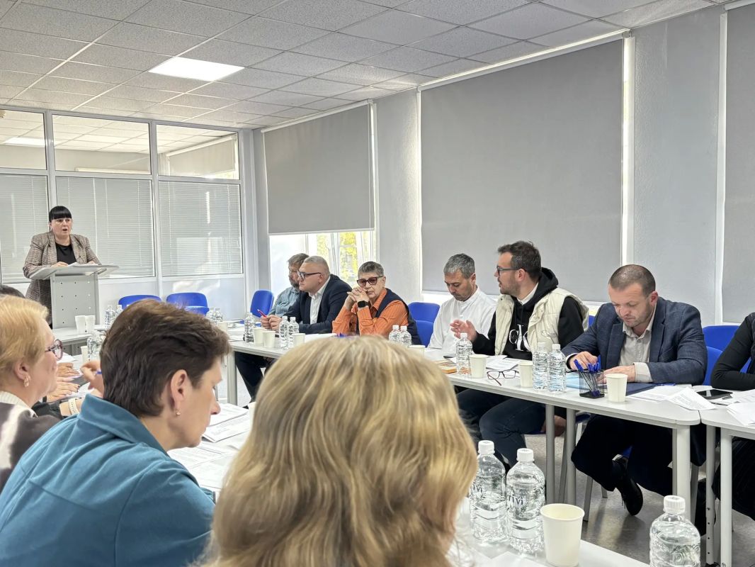 Около 700 педагогов пройдут переподготовку по программам дополнительного профессионального образования Института развития образования ЕАО Около 700 педагогов пройдут переподготовку по программам дополнительного профессионального образования Института развития образования ЕАО