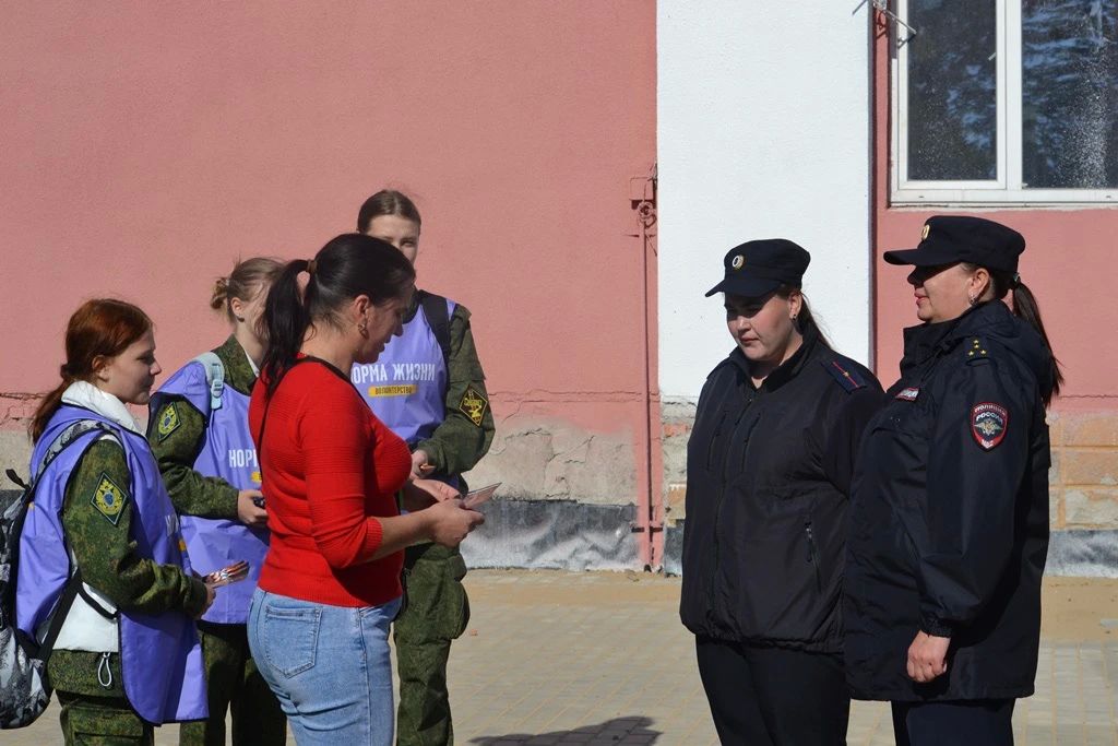 Сотрудники полиции призывают граждан сообщать, где торгуют наркотиками Сотрудники полиции призывают граждан сообщать, где торгуют наркотиками