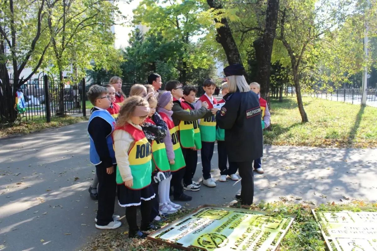«Убери телефон, сними наушники!»: у пешеходных переходов Биробиджана появились предупреждающие надписи «Убери телефон, сними наушники!»: у пешеходных переходов Биробиджана появились предупреждающие надписи