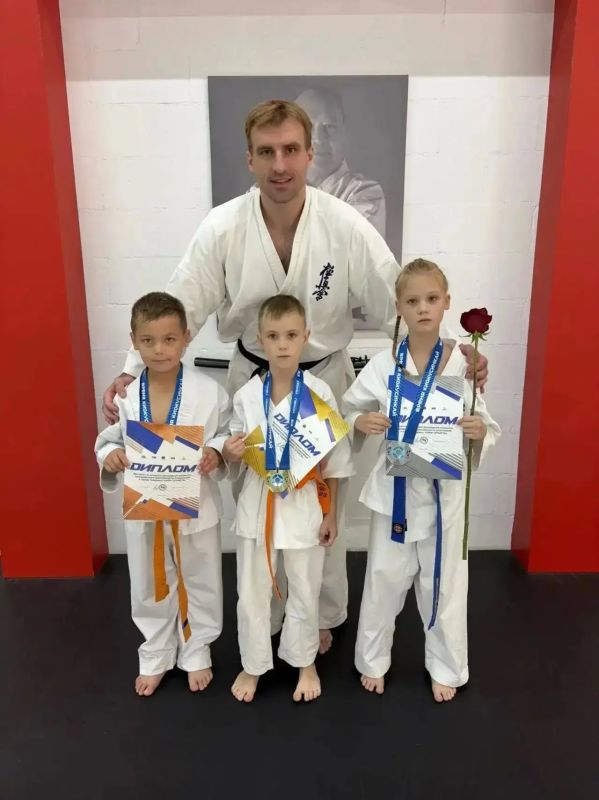 Спортсмены из ЕАО завоевали россыпь наград на турнире по карате «Open Tatami» в Хабаровске Спортсмены из ЕАО завоевали россыпь наград на турнире по карате «Open Tatami» в Хабаровске
