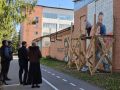 В Биробиджане начали рисовать избирательный мурал