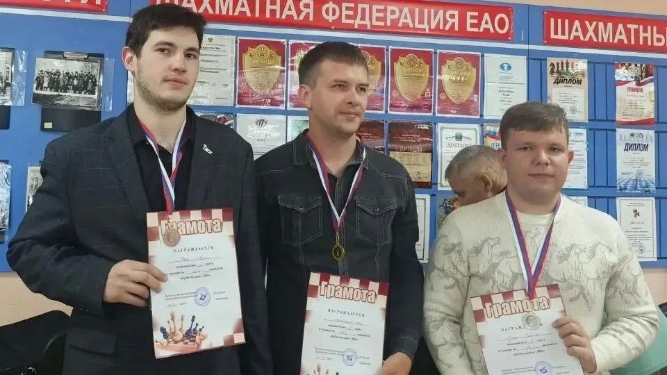 В Биробиджане определили сильнейших шахматистов в блиц-турнире В Биробиджане определили сильнейших шахматистов в блиц-турнире