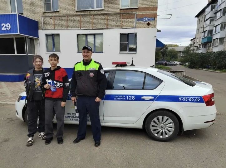 В Биробиджане автоинспекторы провели акцию «Дети-пассажиры»