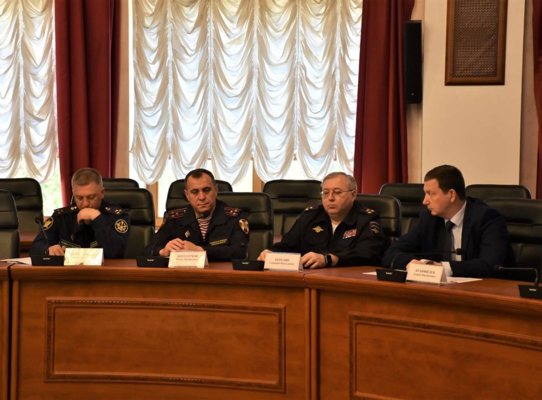 В Биробиджане состоялось заседание антинаркотической комиссии В Биробиджане состоялось заседание антинаркотической комиссии