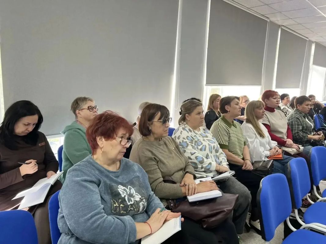 Не только для учителей. Большая учительская неделя для управленцев, педагогов школ и воспитателей детсадов началась с обучения Не только для учителей. Большая учительская неделя для управленцев, педагогов школ и воспитателей детсадов началась с обучения