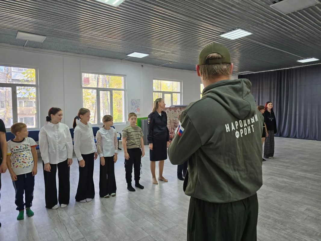 Творчество - путь к переменам: полицейские и «Народный фронт» провели танцевальный мастер-класс для подростков Творчество - путь к переменам: полицейские и «Народный фронт» провели танцевальный мастер-класс для подростков