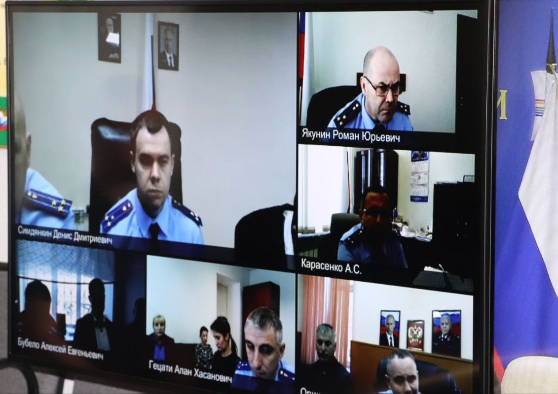 Сегодня под председательством прокурора Еврейской автономной области Дмитрия Седых состоялось межведомственное совещание, на котором обсуждены вопросы состояния законности при подготовке региона к пожароопасному периоду и... Сегодня под председательством прокурора Еврейской автономной области Дмитрия Седых состоялось межведомственное совещание, на котором обсуждены вопросы состояния законности при подготовке региона к пожароопасному периоду и...