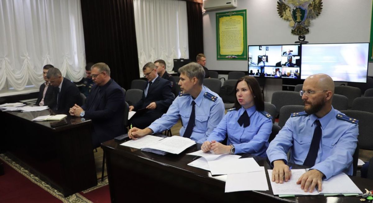 Сегодня под председательством прокурора Еврейской автономной области Дмитрия Седых состоялось межведомственное совещание, на котором обсуждены вопросы состояния законности при подготовке региона к пожароопасному периоду и... Сегодня под председательством прокурора Еврейской автономной области Дмитрия Седых состоялось межведомственное совещание, на котором обсуждены вопросы состояния законности при подготовке региона к пожароопасному периоду и...