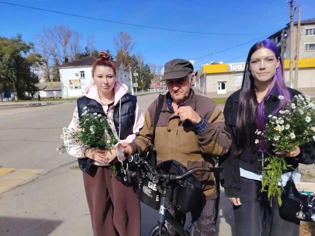 Старшее поколение поздравляли в Октябрьском районе ЕАО Старшее поколение поздравляли в Октябрьском районе ЕАО